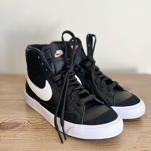 Nike Blazer Mid '77 black leather Boys 5.5/ Women’s 7